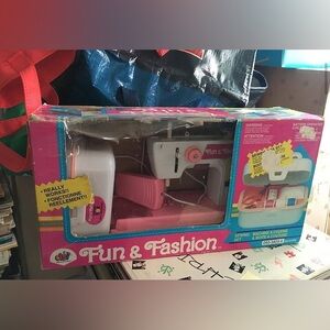 1994 F U N and fashion toy sewing kit
